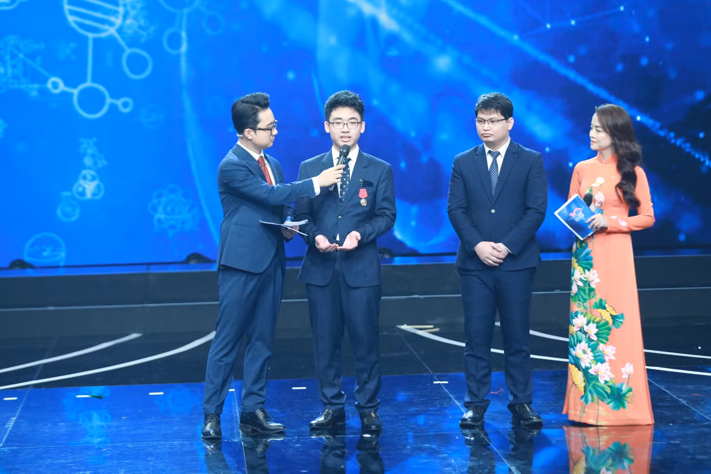 Tuyên dương 10 Gương mặt trẻ Việt Nam tiêu biểu năm 2022 ảnh 53
