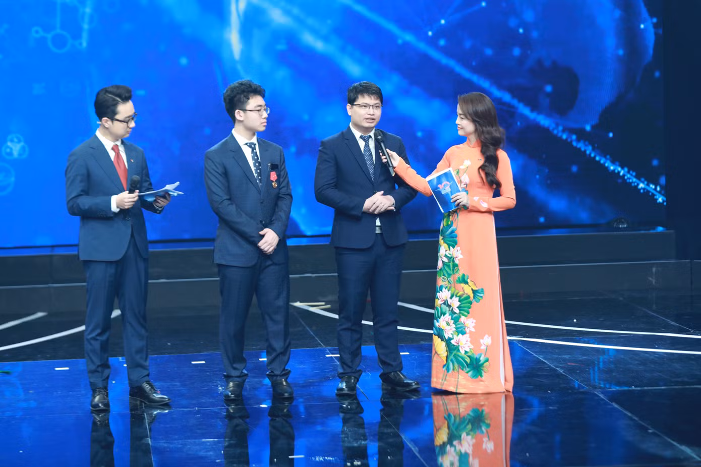 Tuyên dương 10 Gương mặt trẻ Việt Nam tiêu biểu năm 2022 ảnh 54