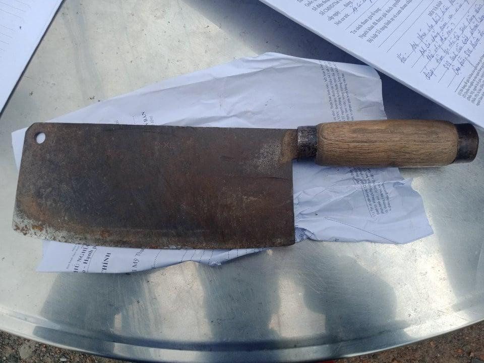 Con dao của đối tượng Phan Đình Phủ. Con dao của đối tượng Phan Đình Phủ.