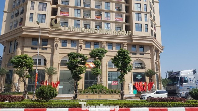 Giấy chứng nhận quyền sử dụng đất của dự án chung cư D’.ElDorado Võ Chí Công (quận Tây Hồ) đang bị chủ đầu tư thế chấp tại ngân hàng SHB nên cư dân không được cấp sổ hồng. Giấy chứng nhận quyền sử dụng đất của dự án chung cư D’.ElDorado Võ Chí Công (quận Tây Hồ) đang bị chủ đầu tư thế chấp tại ngân hàng SHB nên cư dân không được cấp sổ hồng.