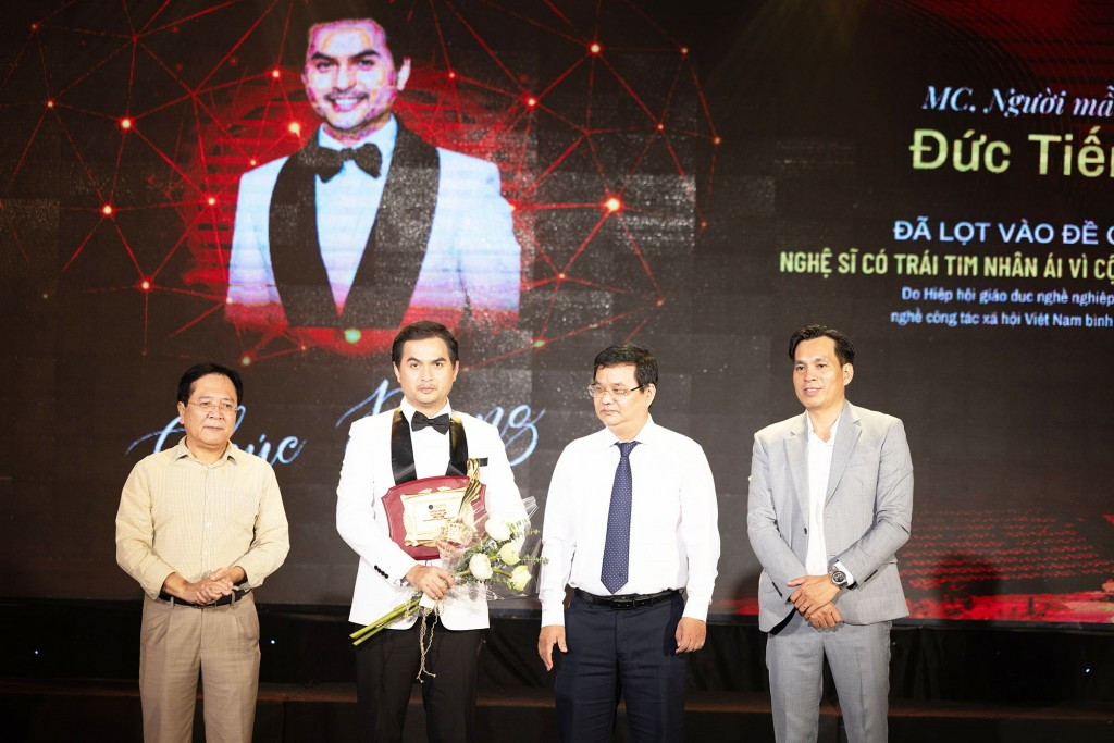 MC, diễn viên Đức Tiến được ghi nhận vì những đóng góp cho cộng đồng