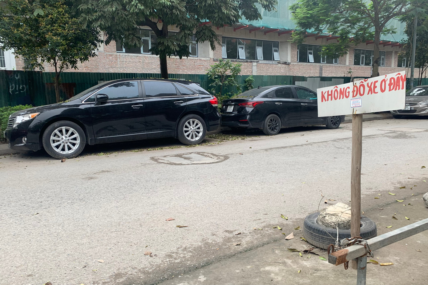 Đường giao thông trong khu đô thị tràn ngập xe.