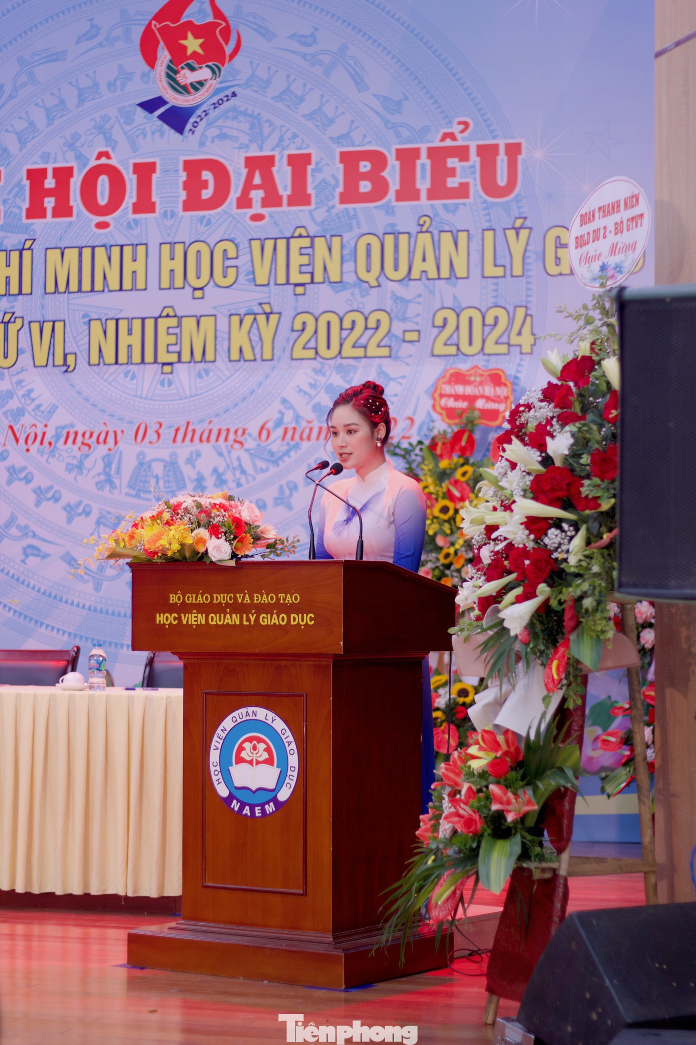 Ở phần thi ứng xử, với câu hỏi "Bạn xử lý sao khi làm việc với người mình không thích lắm?", Quỳnh đã trả lời: "Trong cuộc sống, những người thành công luôn luôn là những người không chấp nhặt, không bận tâm những việc cỏn con. Do đó, khi làm việc với một người mình không thích, em coi đó như thử thách. Người thành công luôn phải trải qua những thử thách. Đây cũng là cơ hội để em hiểu hơn về những tính cách khác nhau của họ và để mình thích nghi tốt hơn, nâng cấp bản thân".