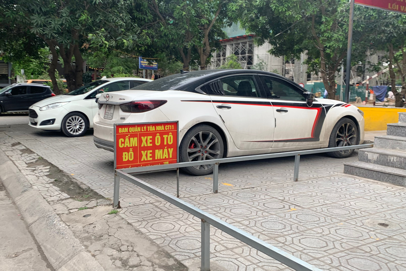 Được biết, khu đô thị Kim Văn - Kim Lũ có tổng cộng 7 tòa nhà cao tầng với khoảng trên 10.000 hộ dân