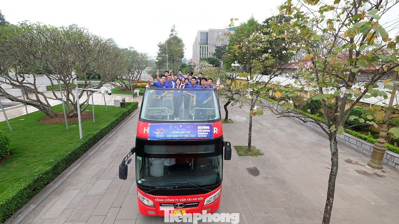 Đoàn xe có mặt tại Đài tưởng niệm Liệt sĩ Vô danh Bắc Sơn. Đoàn xe có mặt tại Đài tưởng niệm Liệt sĩ Vô danh Bắc Sơn.