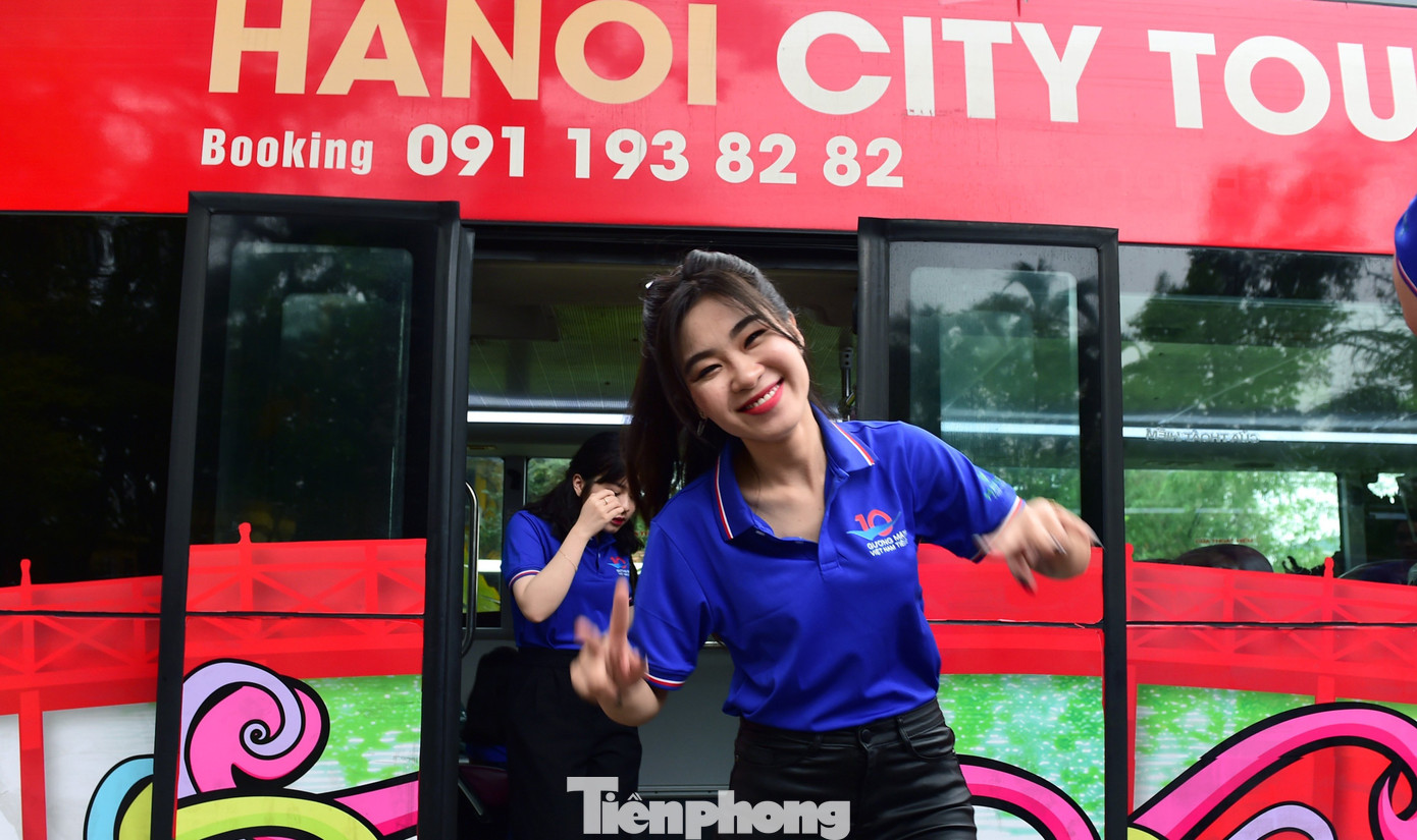 Xe buýt 2 tầng là dịch vụ xe du lịch nổi tiếng và phổ biến tại nhiều quốc gia trên thế giới và bắt đầu từ năm 2018, xe chính thức được vận hành tại Hà Nội, Việt Nam. Xe buýt 2 tầng là dịch vụ xe du lịch nổi tiếng và phổ biến tại nhiều quốc gia trên thế giới và bắt đầu từ năm 2018, xe chính thức được vận hành tại Hà Nội, Việt Nam.