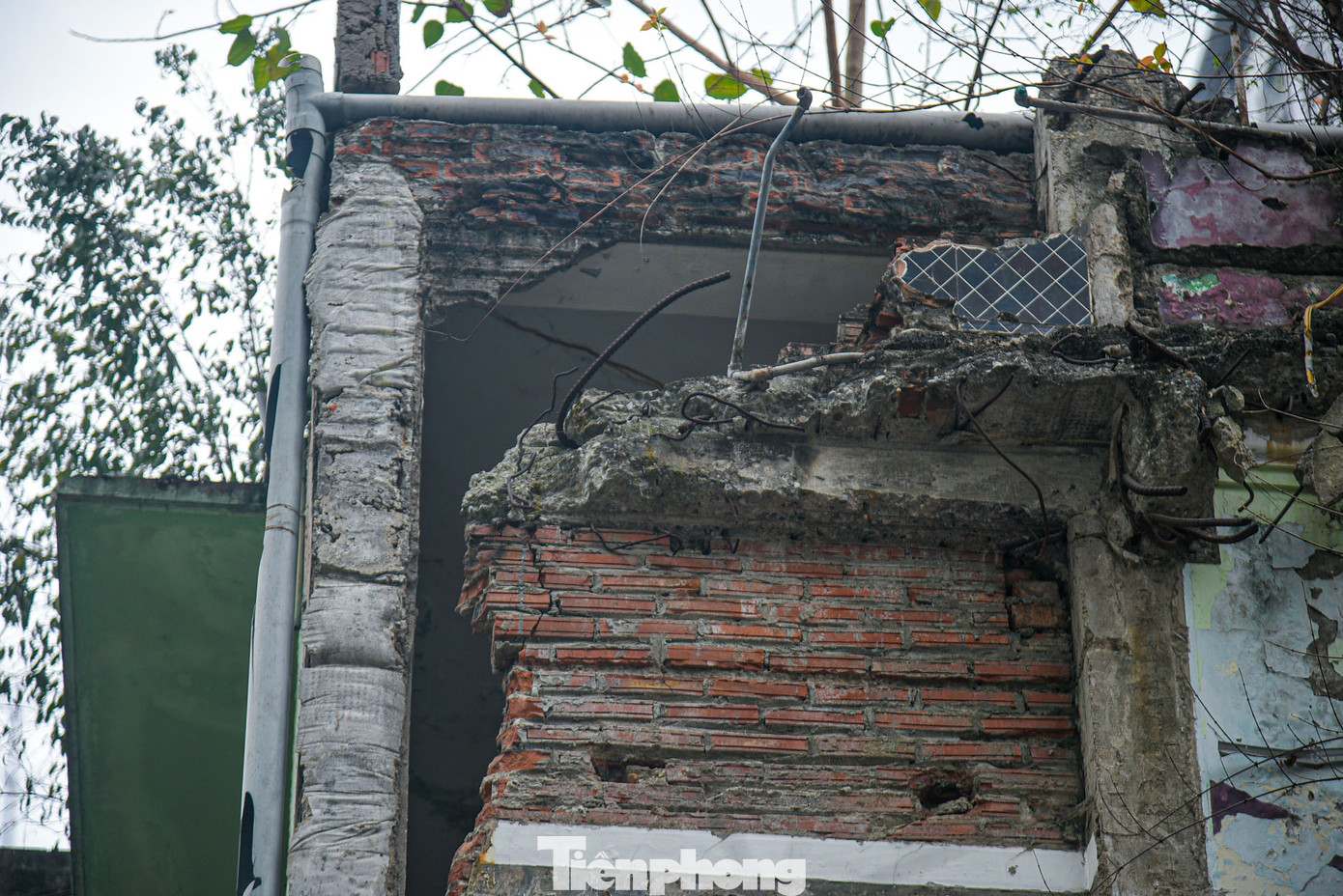 Dự án cải tạo thành tòa nhà 25 tầng vẫn đang được người dân mong mỏi.