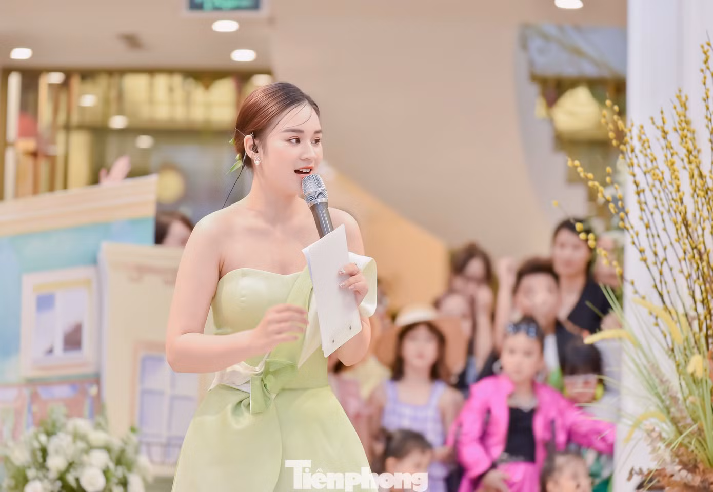 Quỳnh luôn tích cực tham gia các hoạt động xã hội khi còn ngồi trên ghế nhà trường.