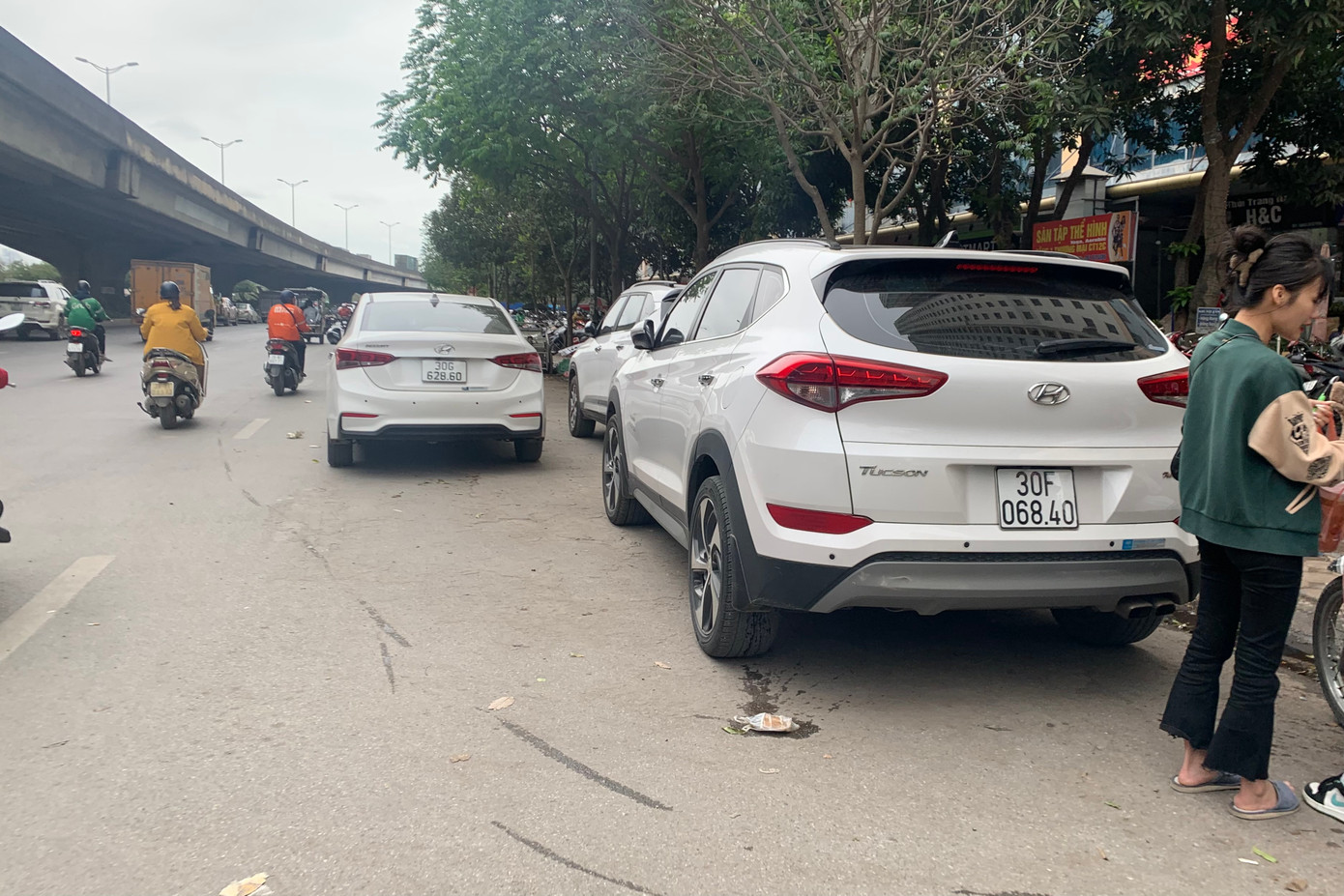 Do đường vành đai 3 thường xuyên xảy ra ùn tắc đặc biệt trong giờ cao điểm, nên việc dừng đỗ xe dưới lòng đường có khả năng gây nguy hiểm cho các phương tiện khác.