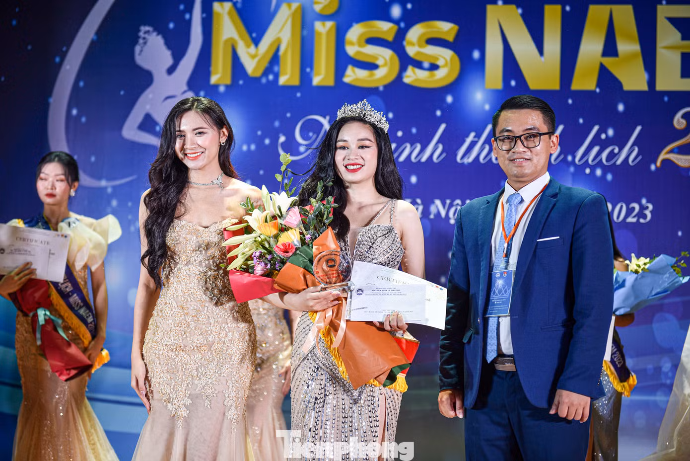 Diễm Quỳnh, hiện đang là sinh viên năm 3, gây ấn tượng trong chung kết với gương mặt rạng rỡ, nụ cười thân thiện, phong thái tự tin và khả năng “nuốt mic” trong phần thi ứng xử.