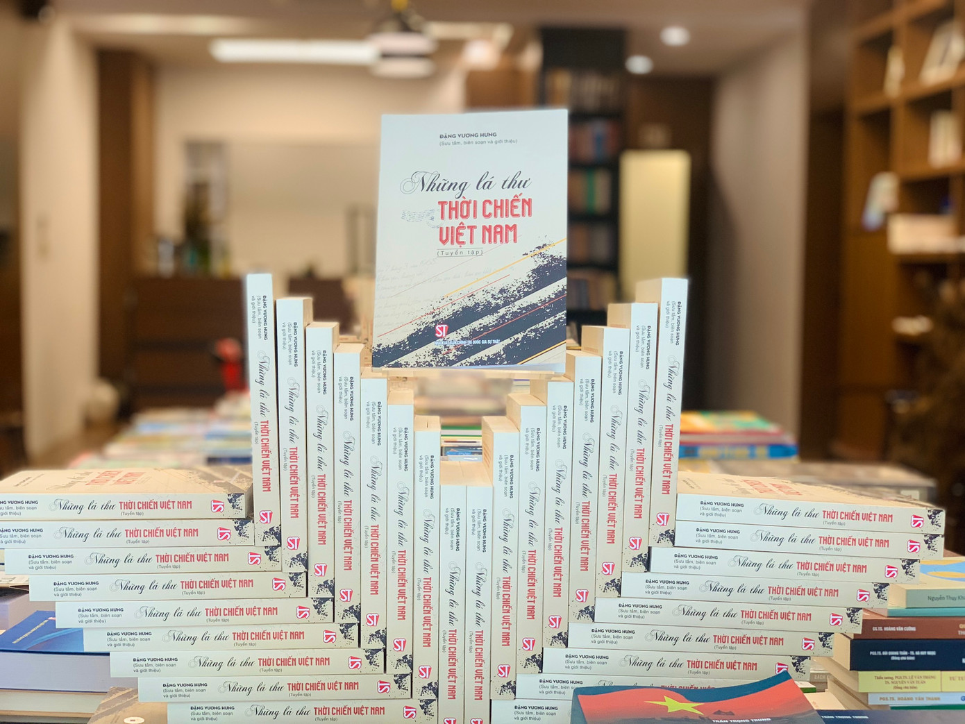 Những lá thư thời chiến Việt Nam vừa được ấn hành nhân Ngày sách và Văn hóa đọc Việt Nam 2023. Những lá thư thời chiến Việt Nam vừa được ấn hành nhân Ngày sách và Văn hóa đọc Việt Nam 2023.