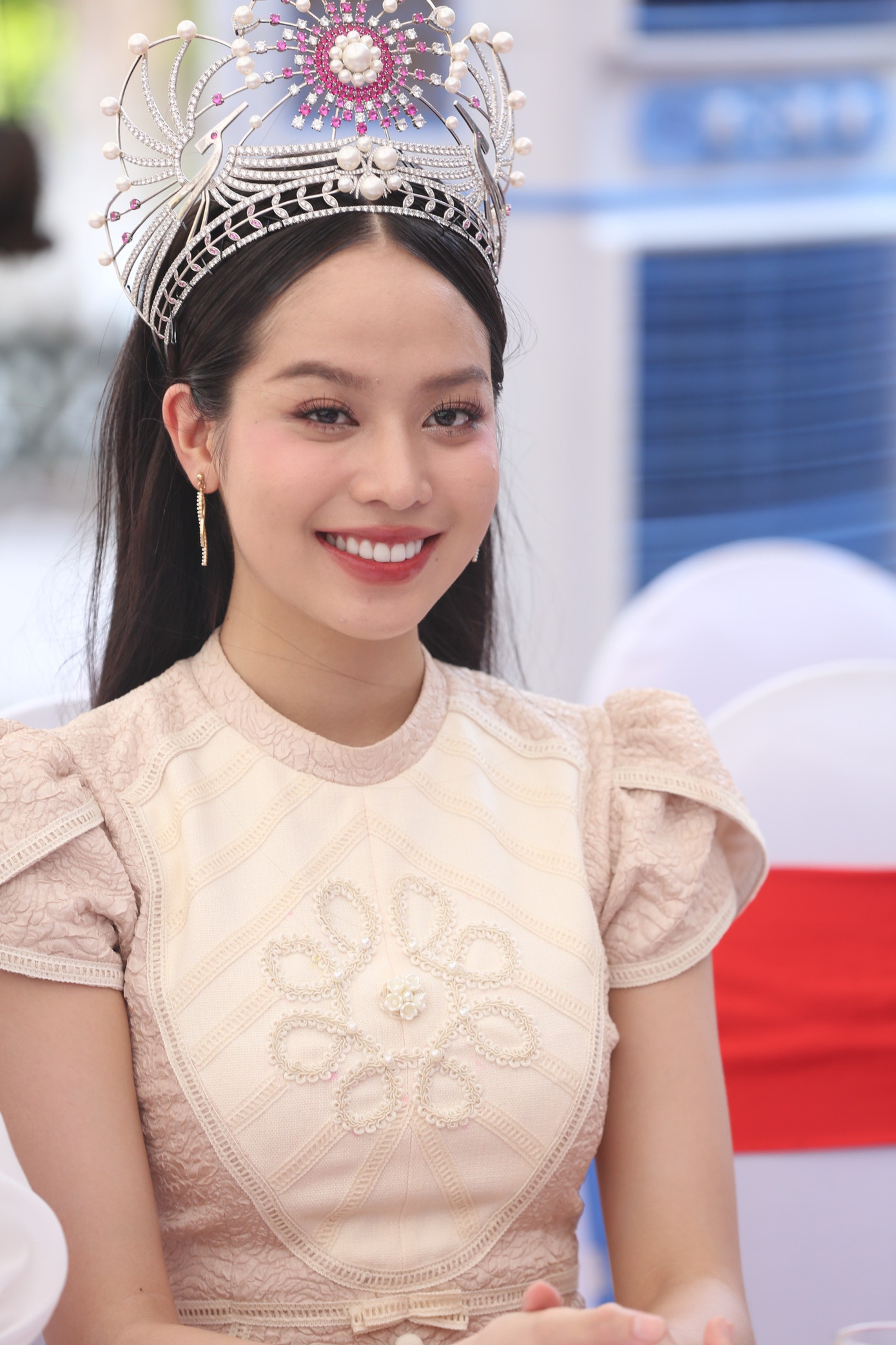 Hoa hậu Việt Nam 2022 Huỳnh Thị Thanh Thủy cởi mở chia sẻ và vượt qua ký ức học trò không vui. Ảnh: Trọng Tài.
