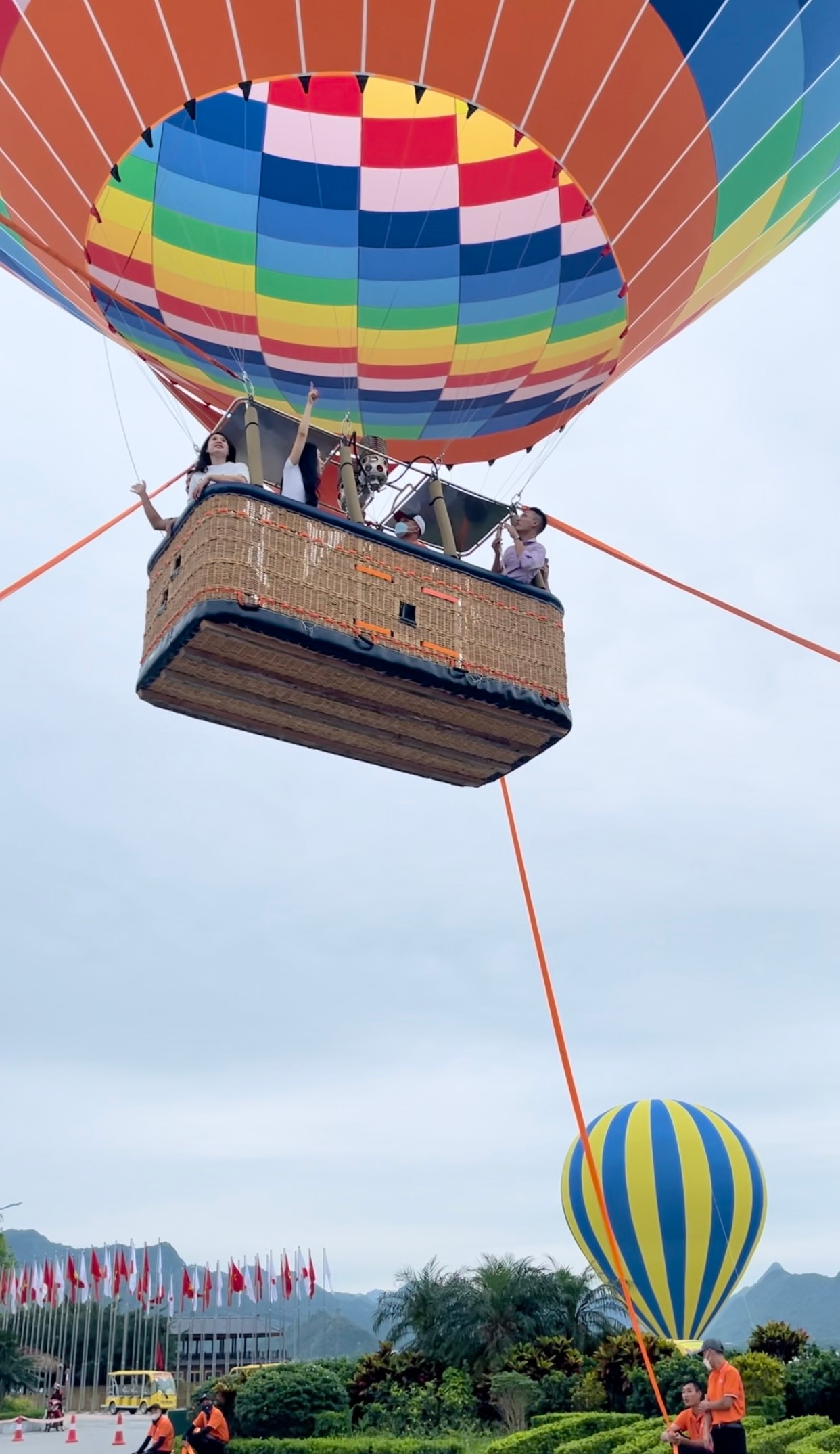 Bay trải nghiệm khinh khí cầu.