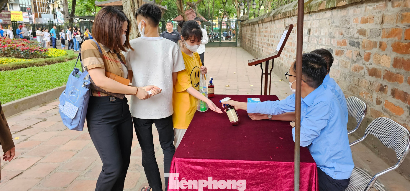 Khởi động giải pháp phòng dịch tại di tích Văn Miếu - Quốc Tử Giám.
