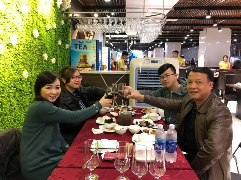 Gia đình yên ấm của Linh Huệ. Gia đình yên ấm của Linh Huệ.