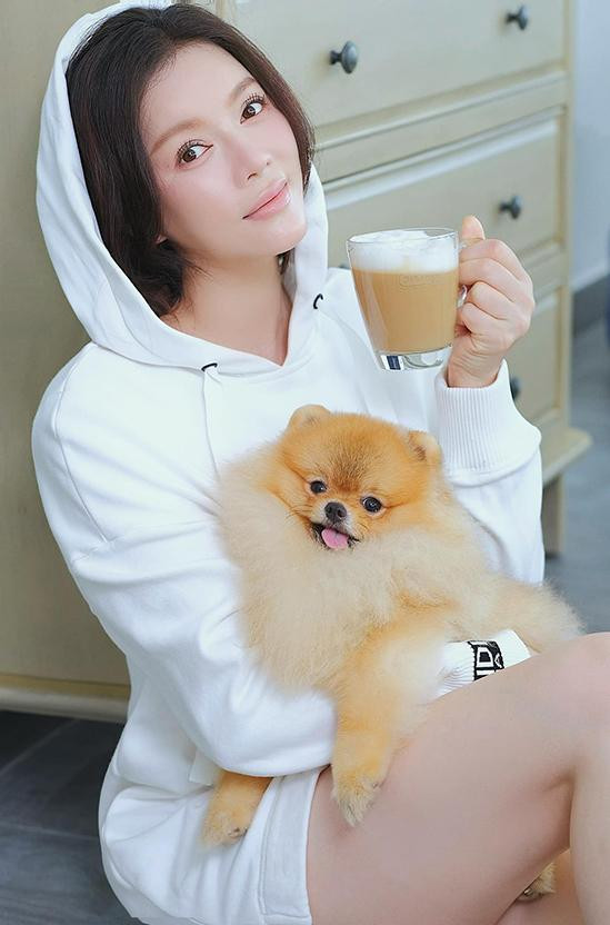 Lý Nhã Kỳ phản ứng khi bị chỉ trích không làm từ thiện mà chỉ lo sống ảo Lý Nhã Kỳ phản ứng khi bị chỉ trích không làm từ thiện mà chỉ lo sống ảo