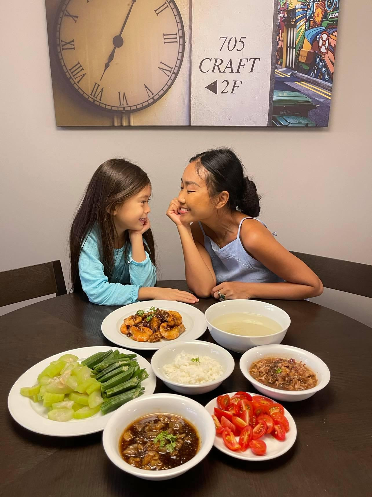 Mẹ con Đoan Trang và bé Sol