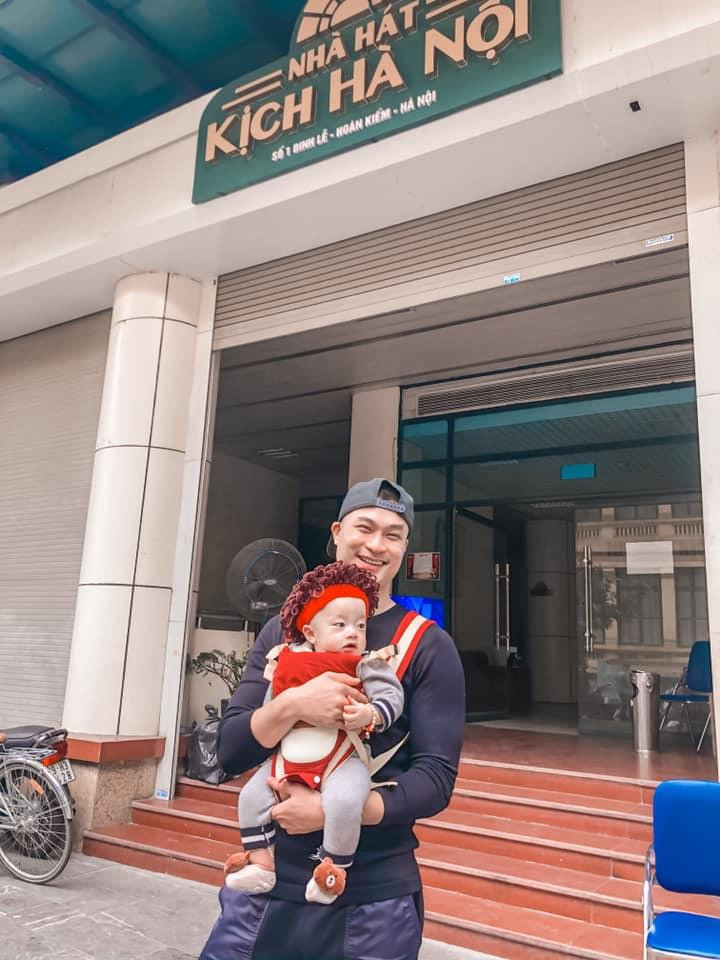 Hai bố con Duy Hưng ngoài đời Hai bố con Duy Hưng ngoài đời