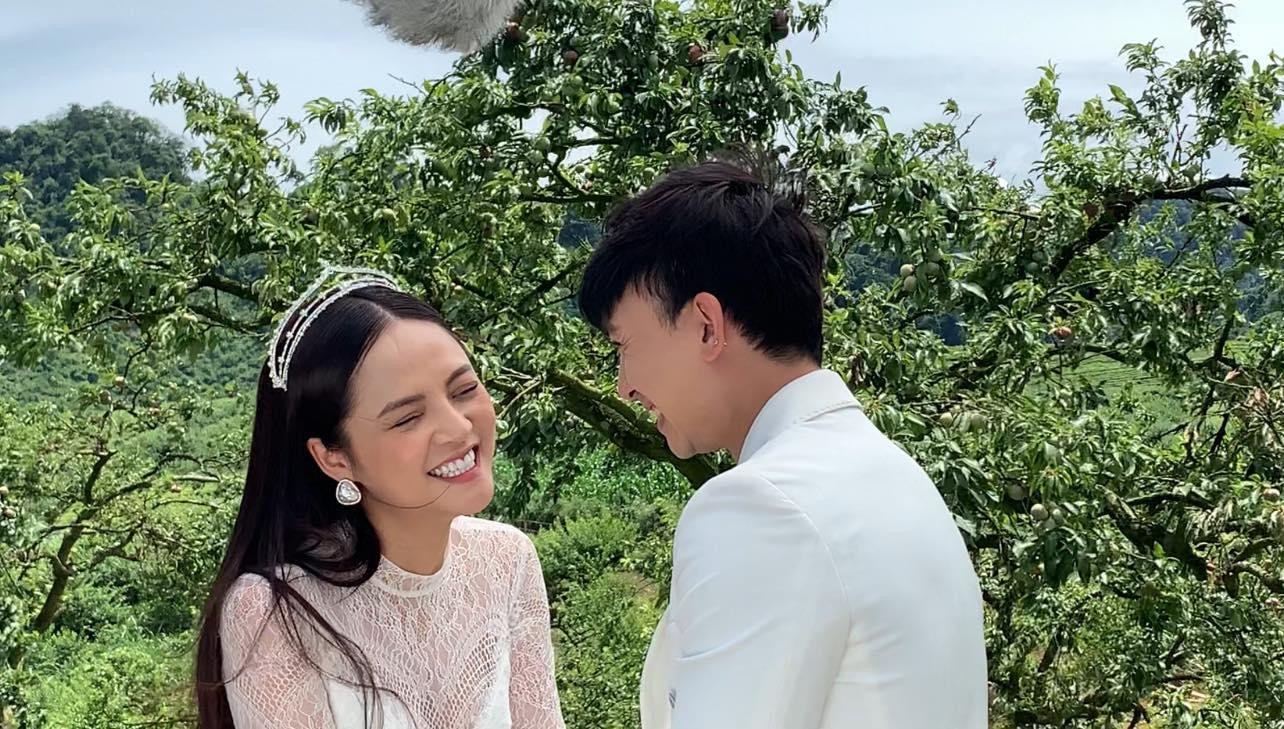 Khánh Thy và Huy chụp ảnh cưới