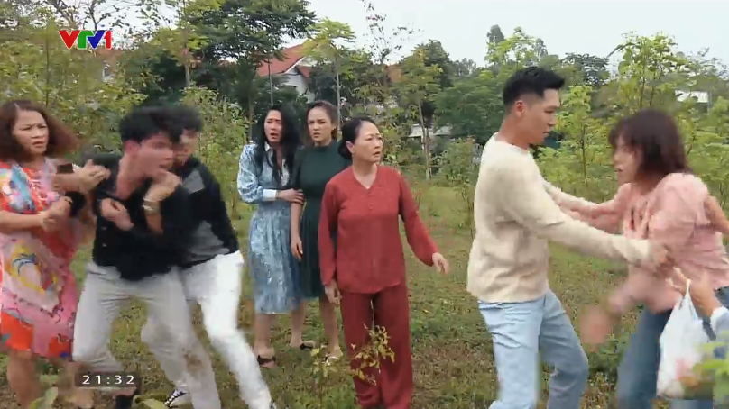 Sau khi đánh Dũng, Nam uất ức vì bị gia đình Long coi như côn đồ Sau khi đánh Dũng, Nam uất ức vì bị gia đình Long coi như côn đồ