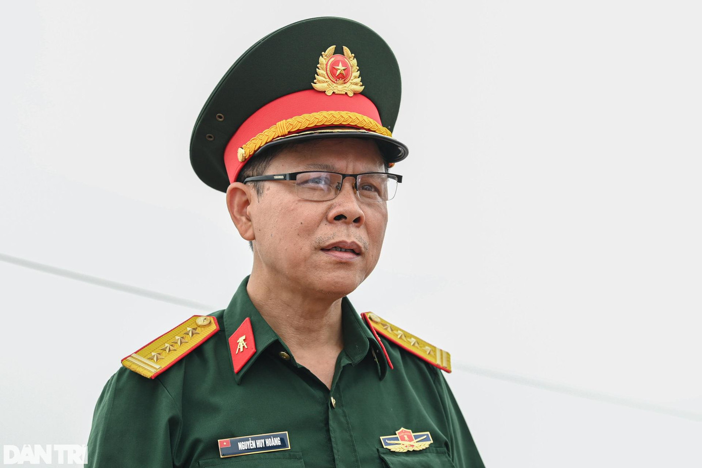 Đại tá, PGS, TS Nguyễn Huy Hoàng - Giảng viên cao cấp bộ môn Tác chiến điện tử Học viện Kỹ thuật Quân sự. Đại tá, PGS, TS Nguyễn Huy Hoàng - Giảng viên cao cấp bộ môn Tác chiến điện tử Học viện Kỹ thuật Quân sự.