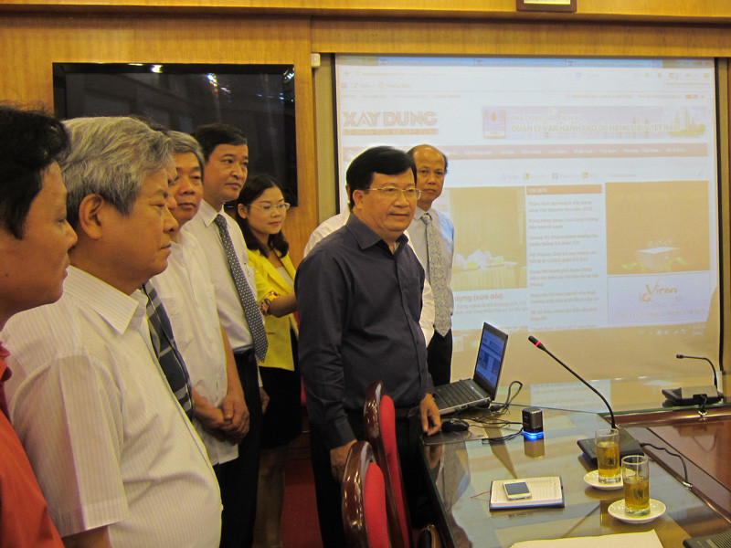 Bộ trưởng Trịnh Đình Dũng tại lễ ra mắt giao diện mới của báo Xây dựng điện tử