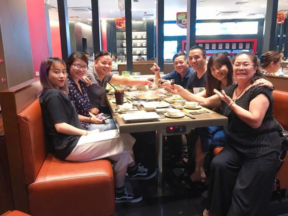 Bố mẹ MC Hoàng Linh rất yêu quý con rể tương lại ảnh 3