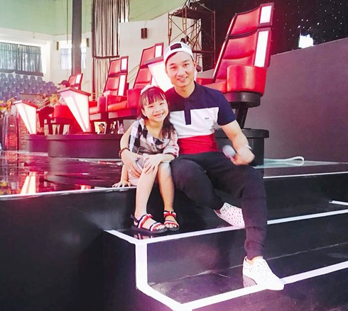 Con gái MC Thành Trung càng lớn càng giống bố, có gene nghệ thuật ảnh 1