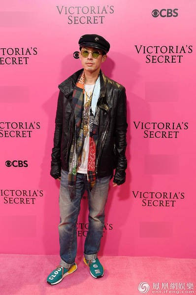 Đạo diễn Trương Nghệ Mưu lần đầu đưa vợ trẻ đi sự kiện sau kết hôn ảnh 3