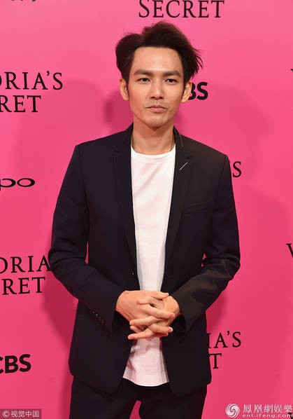 Đạo diễn Trương Nghệ Mưu lần đầu đưa vợ trẻ đi sự kiện sau kết hôn ảnh 8