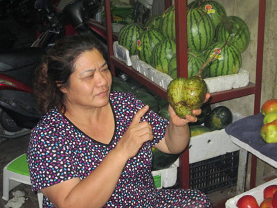 Bà Trương Thị Thê, bán hoa quả 15 năm ở Hà Nội cho hay, bà hầu như chưa nghe nói gì về tác dụng đa chức năng của quả mãng cầu xiêm 