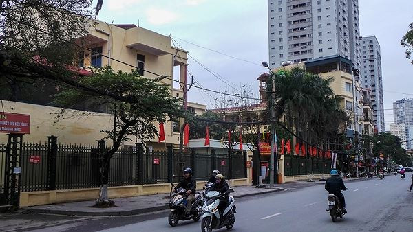 Điểm mặt hàng loạt tuyến phố Hà Nội tự ý chi tiền tỷ lát đá vỉa hè ảnh 12