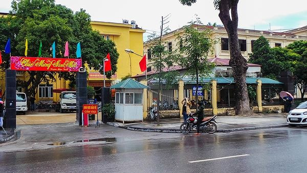 Điểm mặt hàng loạt tuyến phố Hà Nội tự ý chi tiền tỷ lát đá vỉa hè ảnh 7