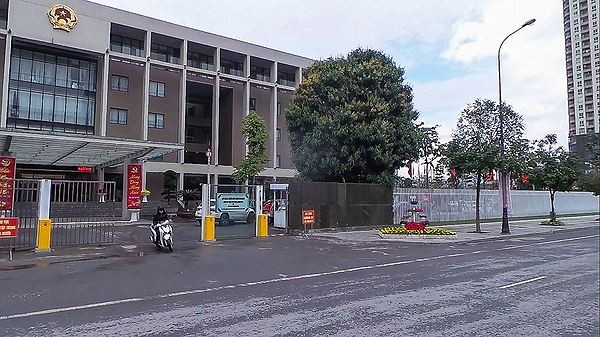 Điểm mặt hàng loạt tuyến phố Hà Nội tự ý chi tiền tỷ lát đá vỉa hè ảnh 2