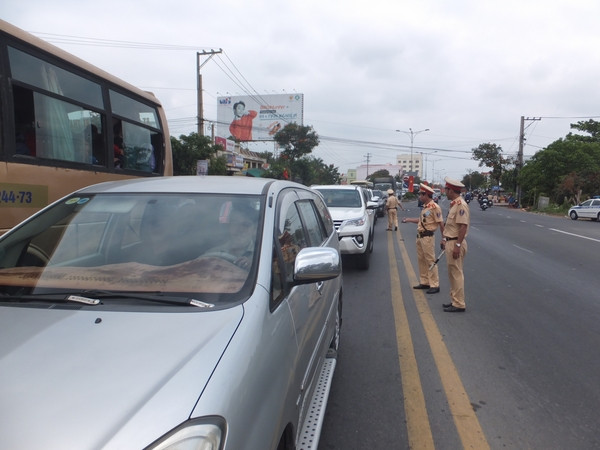 Đường về miền Tây 'tê liệt' ngày Mồng 2 Tết ảnh 3