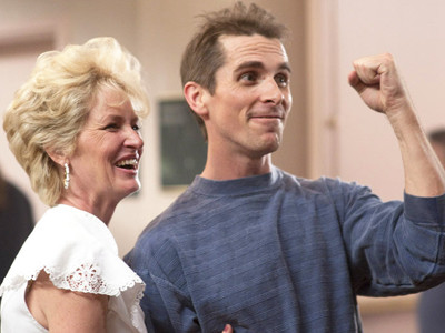 “Người dơi” Christian Bale (phải) giảm hàng chục cân để vào vai võ sĩ hết thời. Anh sẽ là nam diễn viên phụ xuất sắc?