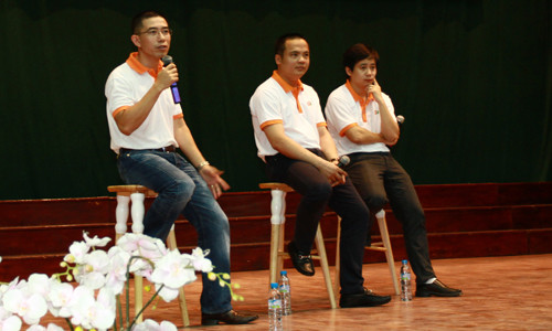 Anh Hoàng Việt Anh (thứ nhất từ trái sang)đánh giá cao khả năng cân bằng trong cuộc sống