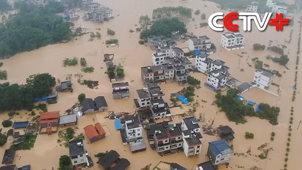 Ngập lụt mênh mông. Ảnh: CCTV.
