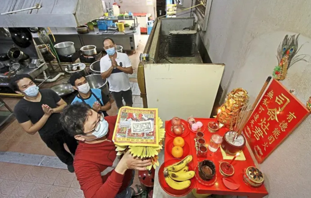 Phong tục tiễn ông Táo về trời cũng có ở Malaysia. Ảnh: Chan Boon Kai/ The Star. Phong tục tiễn ông Táo về trời cũng có ở Malaysia. Ảnh: Chan Boon Kai/ The Star.