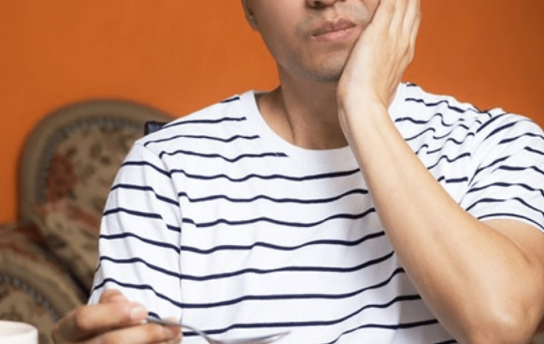 Nhiều người bị sâu răng nhưng không điều trị đúng cách mà chỉ uống thuốc giảm đau. Ảnh minh họa: TCD. Nhiều người bị sâu răng nhưng không điều trị đúng cách mà chỉ uống thuốc giảm đau. Ảnh minh họa: TCD.