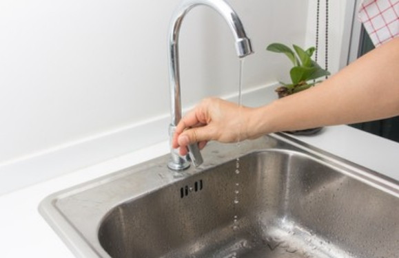 Trong mấy ngày Tết, người ta kiêng để rò rỉ nước vì cho rằng việc này tượng trưng cho sự thất thoát. Ảnh minh họa: Shutterstock. Trong mấy ngày Tết, người ta kiêng để rò rỉ nước vì cho rằng việc này tượng trưng cho sự thất thoát. Ảnh minh họa: Shutterstock.