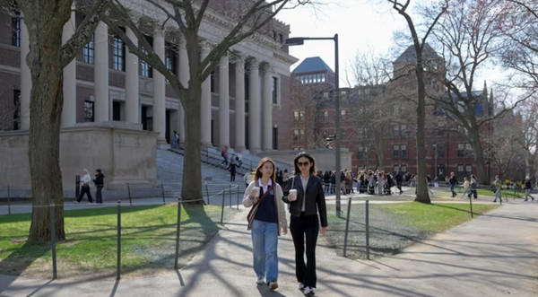 Rất nhiều sinh viên quốc tế ở ĐH Harvard và gia đình đang lo lắng. Ảnh minh họa: Faith Ninivaggi/ Reuters. Rất nhiều sinh viên quốc tế ở ĐH Harvard và gia đình đang lo lắng. Ảnh minh họa: Faith Ninivaggi/ Reuters.