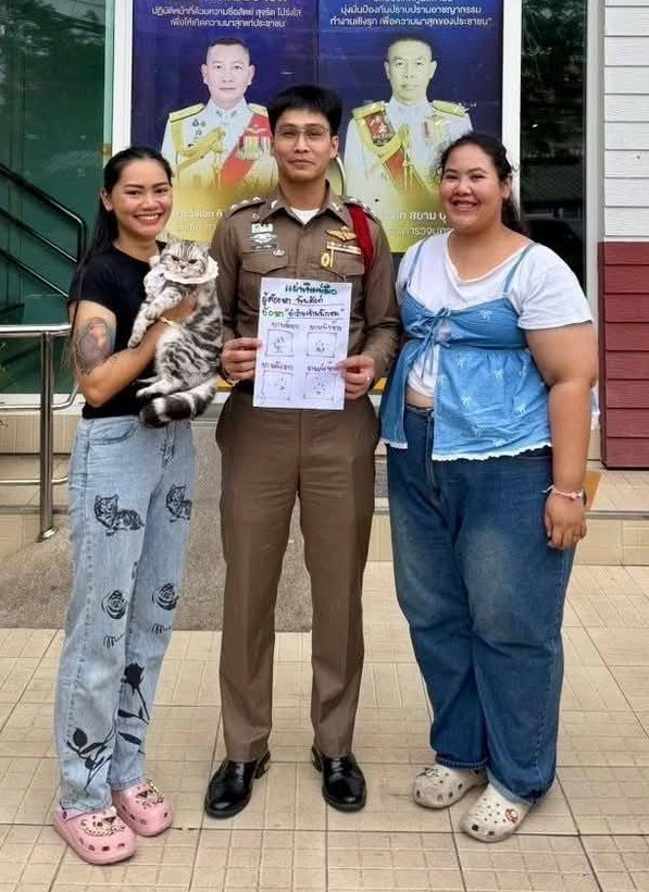 Chú mèo đã được gặp lại chủ. Ảnh: Khaosod.