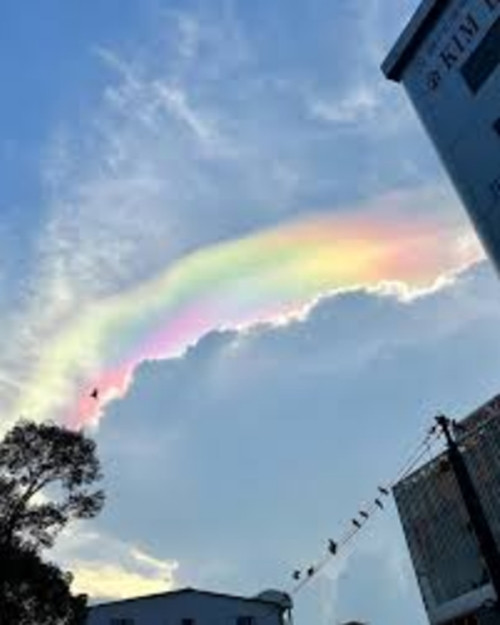 Mây cầu vồng. Ảnh: X. Mây cầu vồng. Ảnh: X.