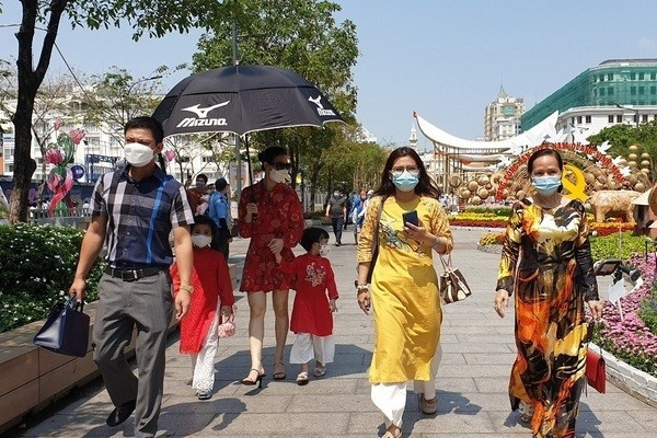 Hiện nay, nhiều người chỉ cần chọn ngày có thời tiết tốt, không bận công việc để du xuân. Ảnh: TPO. Hiện nay, nhiều người chỉ cần chọn ngày có thời tiết tốt, không bận công việc để du xuân. Ảnh: TPO.