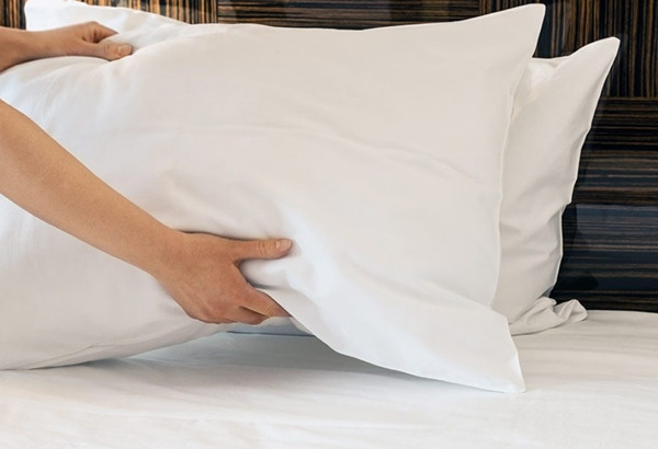 Trong một số trường hợp, người phụ nữ mang bầu phải kê gối khi nằm để nâng cao hông, giữ em bé trong bụng. Ảnh minh họa: Parenting. Trong một số trường hợp, người phụ nữ mang bầu phải kê gối khi nằm để nâng cao hông, giữ em bé trong bụng. Ảnh minh họa: Parenting.