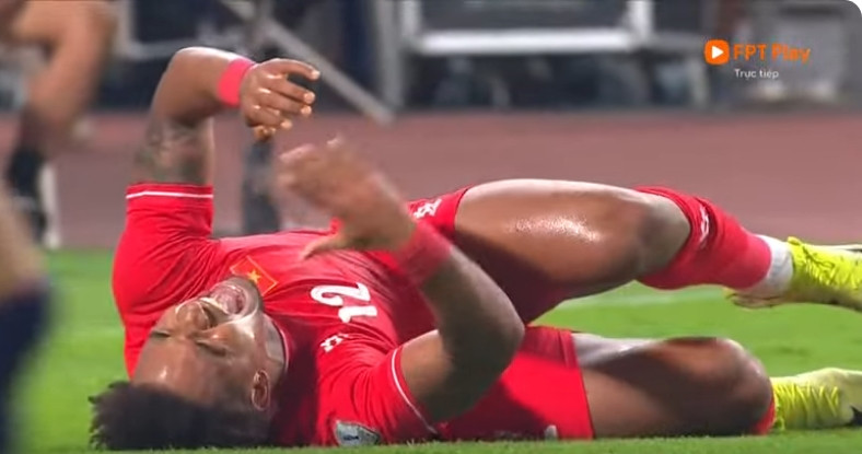 Xuân Son gặp phải chấn thương đau đớn trong trận chung kết lượt về AFF Cup 2024.
