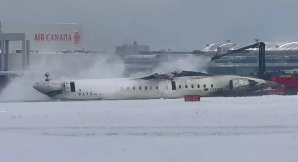 Máy bay lộn ngược. Ảnh: John Nelson. Merca. Máy bay lộn ngược. Ảnh: John Nelson. Merca.