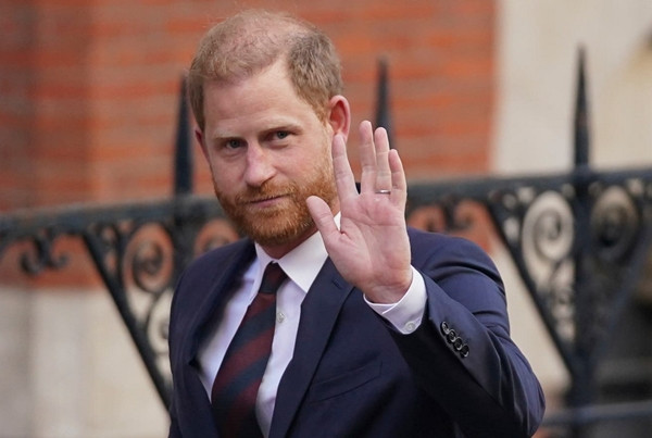 Hoàng tử Harry trong một lần về London (Anh) để theo đuổi yêu cầu được cảnh sát bảo vệ như các thành viên Hoàng gia khác. Ảnh: AP. Hoàng tử Harry trong một lần về London (Anh) để theo đuổi yêu cầu được cảnh sát bảo vệ như các thành viên Hoàng gia khác. Ảnh: AP.