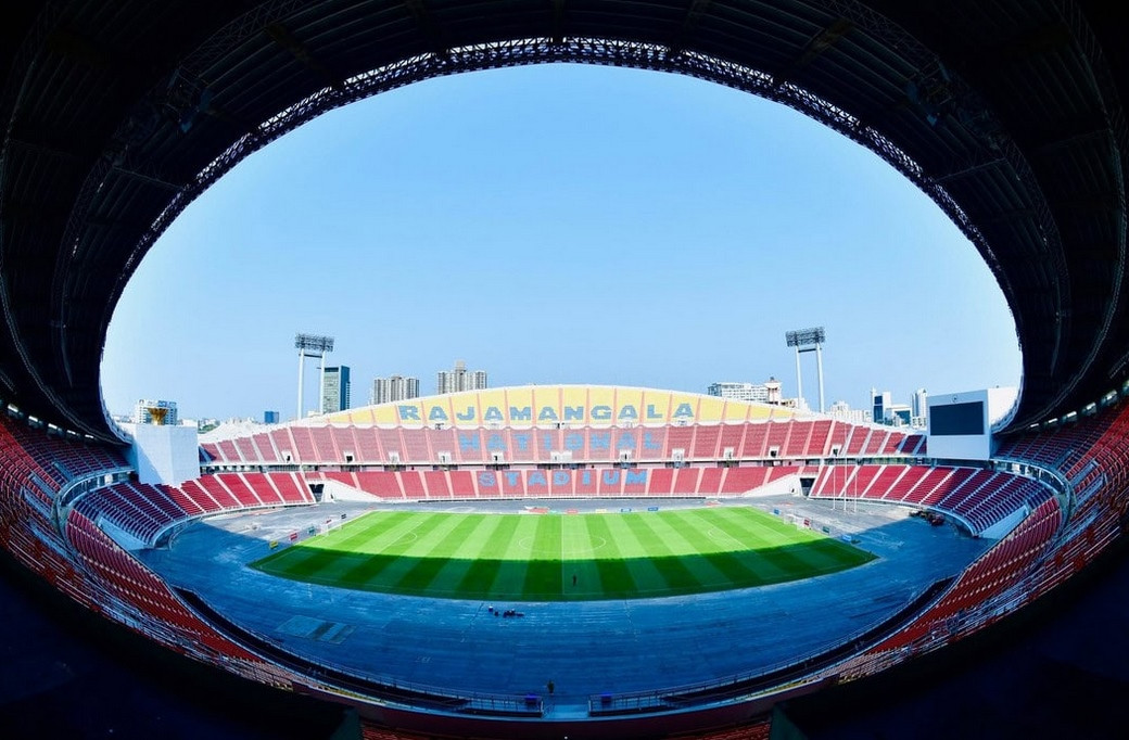 Ghế trên khán đài chủ yếu có màu đỏ và vàng, là những màu quen thuộc với CĐV Việt Nam. Ảnh: Instagram.